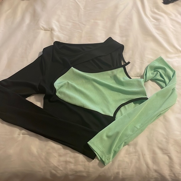 Green and black asymmetric top - Picture 1 of 2